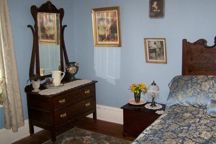 Rogers Motel Smiths Falls Room photo